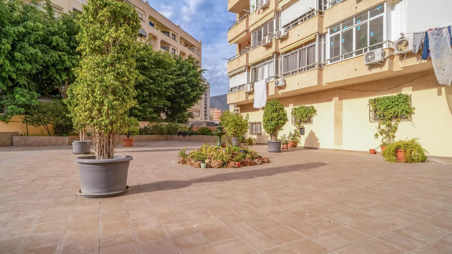 Beautiful Apartment In Τορρεμολίνος